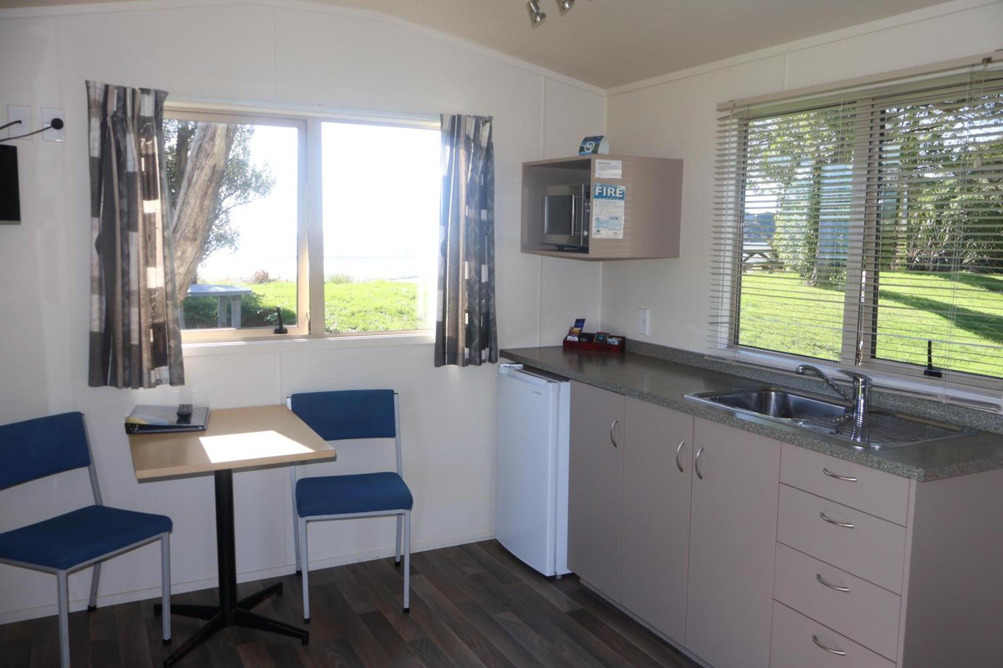 Pohara Beach Top 10 Holiday Park Exterior photo